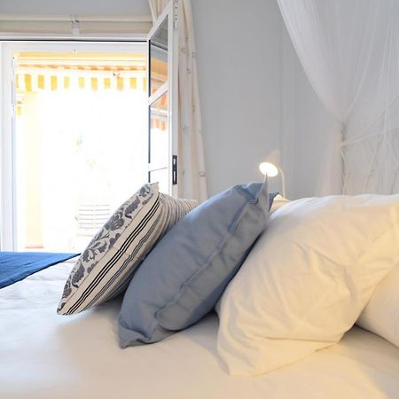 Colonial Suite Адехе Екстериор снимка