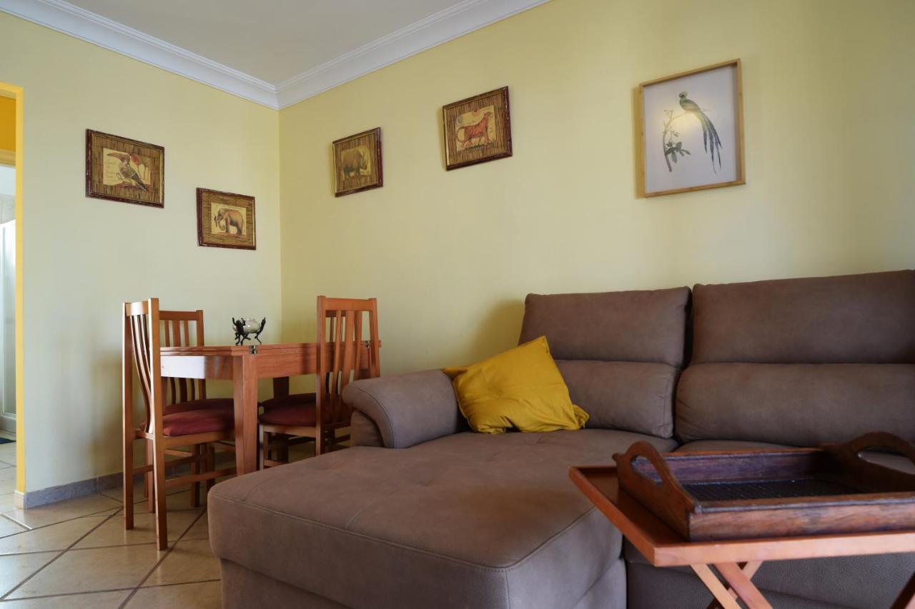 Colonial Suite Адехе Екстериор снимка