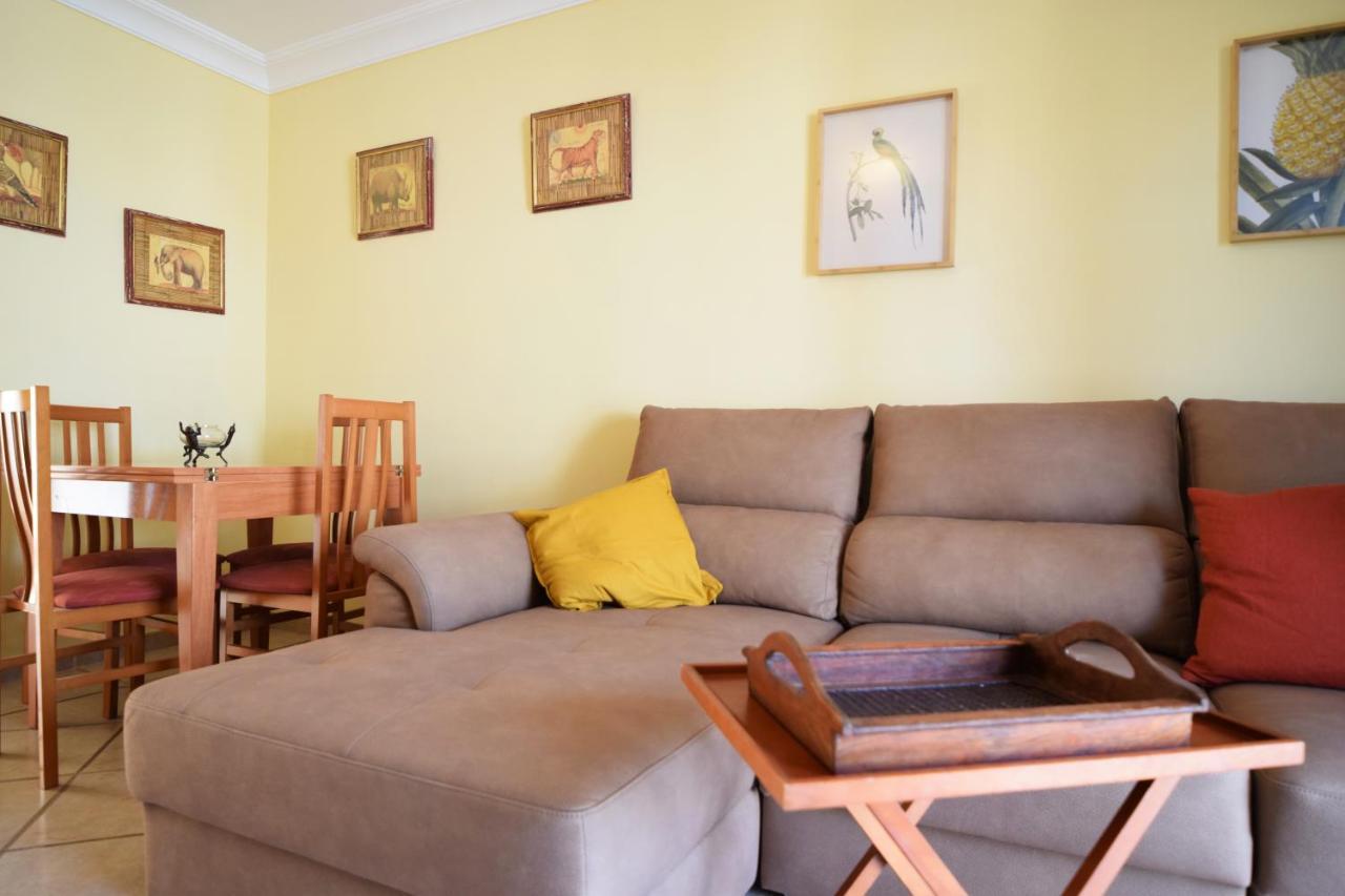 Colonial Suite Адехе Екстериор снимка