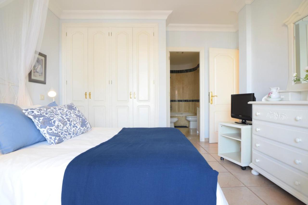 Colonial Suite Адехе Екстериор снимка