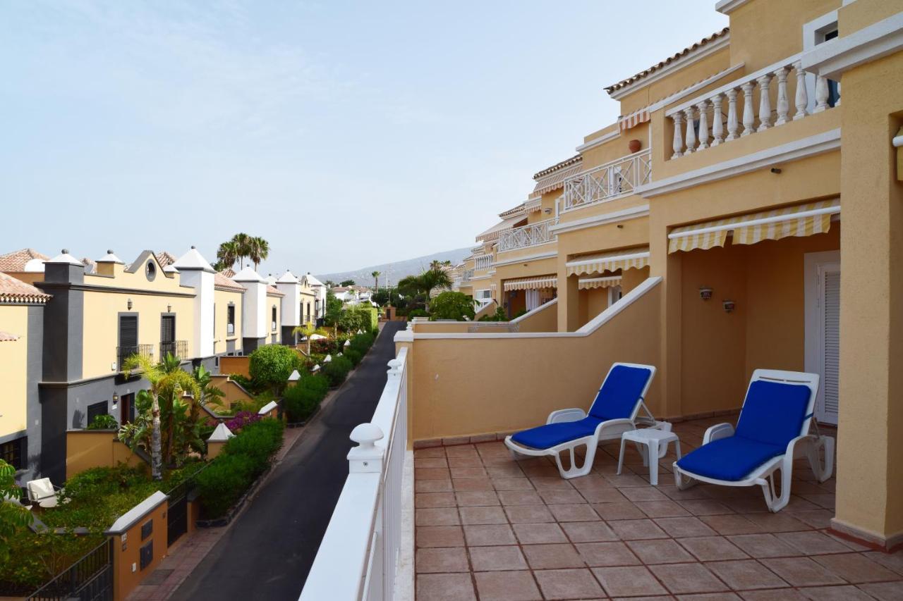 Colonial Suite Адехе Екстериор снимка