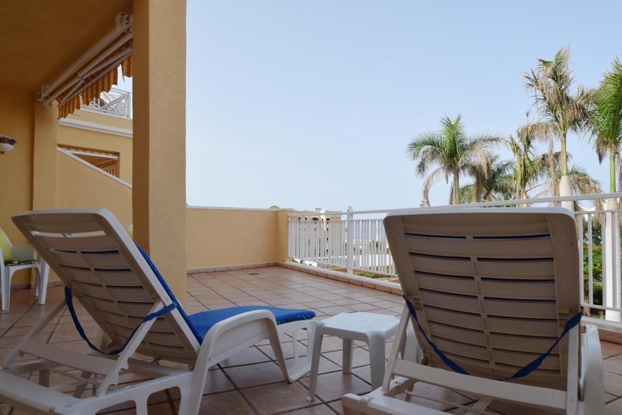 Colonial Suite Адехе Екстериор снимка
