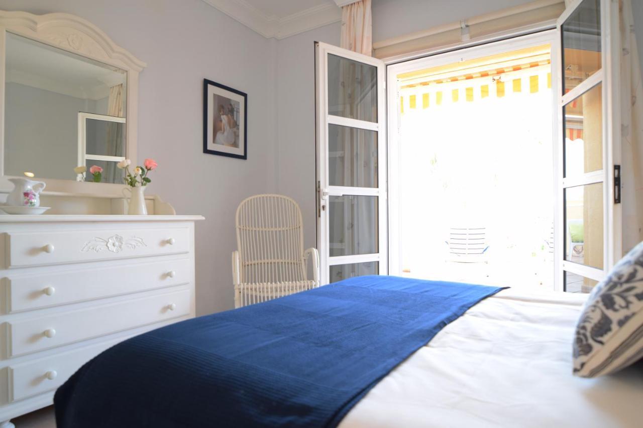 Colonial Suite Адехе Екстериор снимка