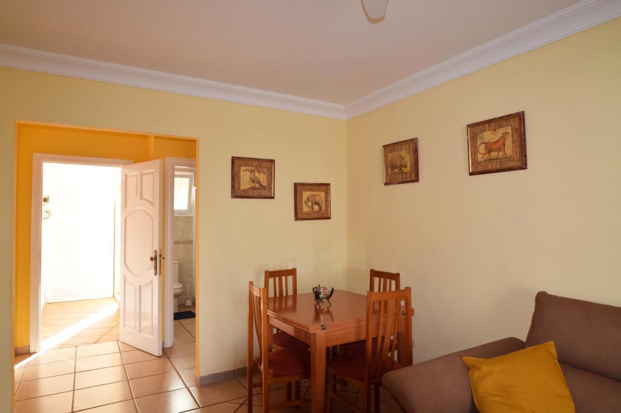 Colonial Suite Адехе Екстериор снимка