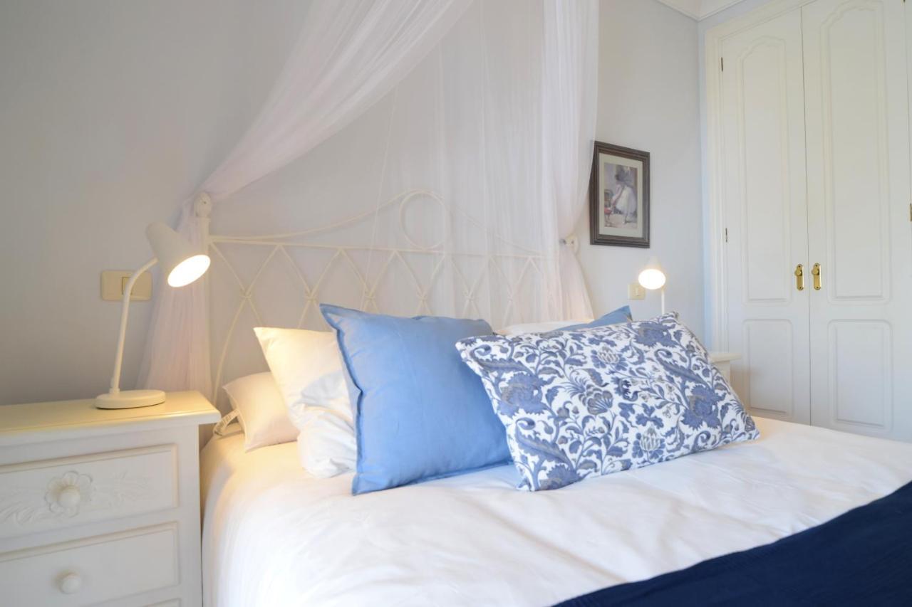 Colonial Suite Адехе Екстериор снимка