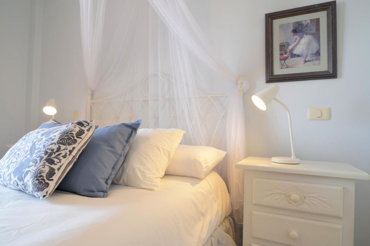 Colonial Suite Адехе Екстериор снимка